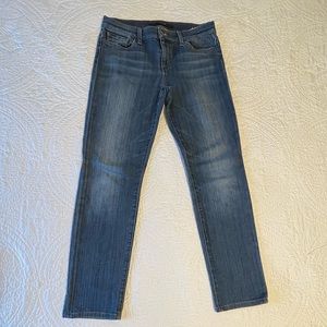 Buttery soft Joe’s jeans. 29” waist, 29” inseam, 9” front rise, straight legs